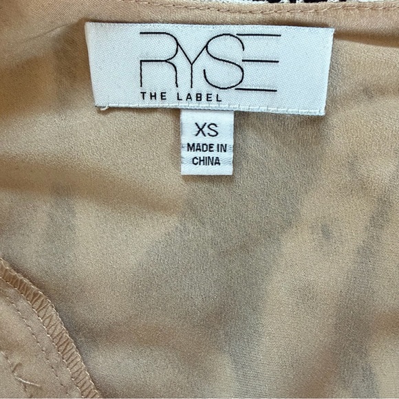 Elegant White Lace Dress Size XS - Picture 8 of 9